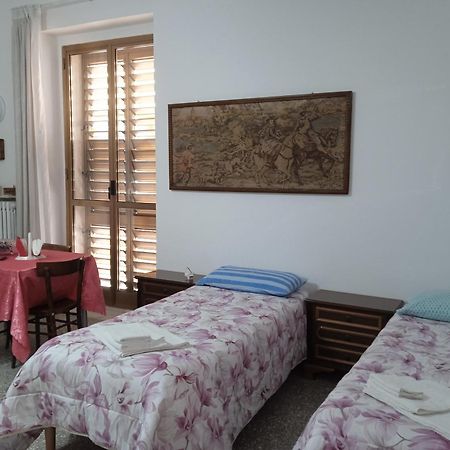 B&B La Casa Dell'Ospite กราวีนา อิน ปูเลีย ภายนอก รูปภาพ