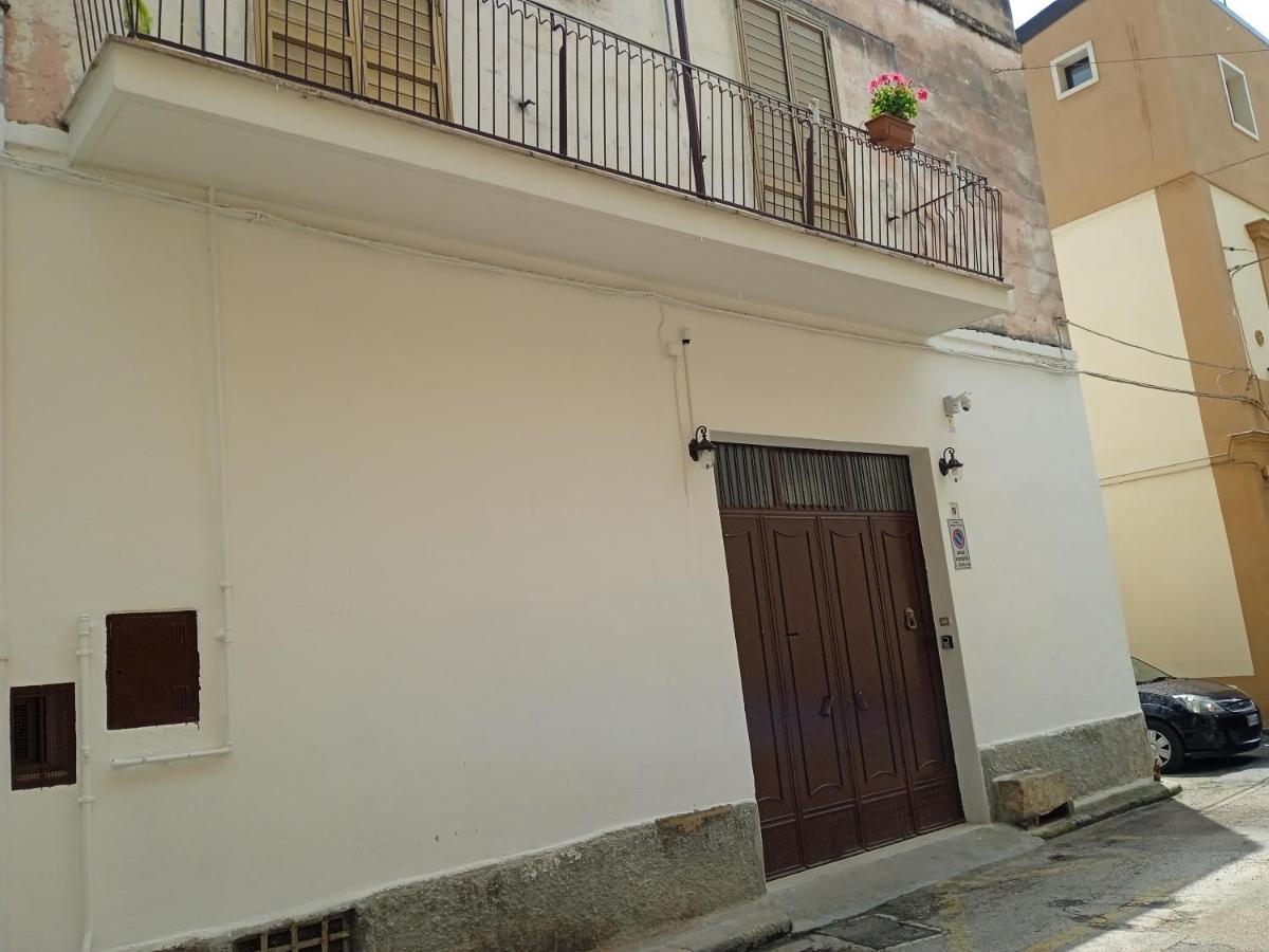 B&B La Casa Dell'Ospite กราวีนา อิน ปูเลีย ภายนอก รูปภาพ